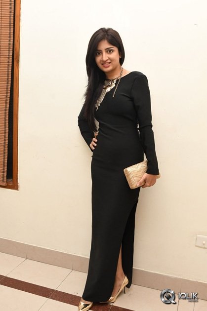 Poonam-Kaur-At-Thikka-Movie-Audio-Launch